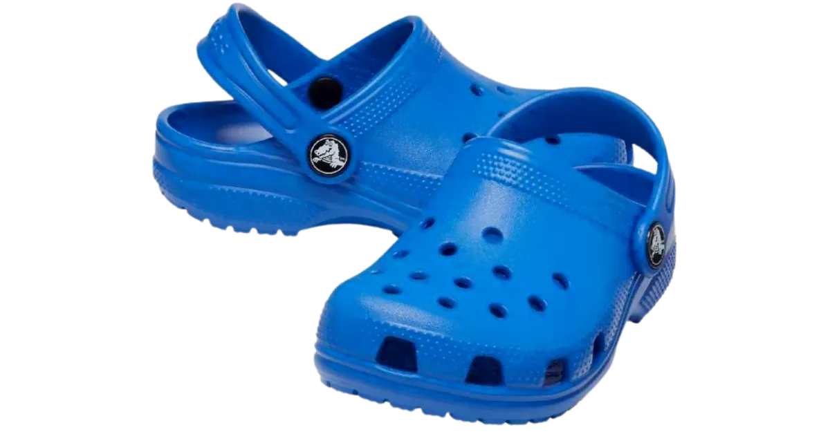Pies sudorosos en Crocs: causas, soluciones y consejos